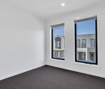 BRAND NEW TARNEIT TOWNHOUSE - Photo 6