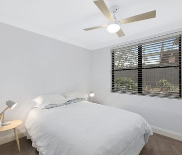 Oversized apartment with sweeping water views - Photo 2