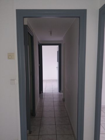 Location Appartement 4 pièces 69m² ROMANS SUR ISERE 26100 - Photo 3