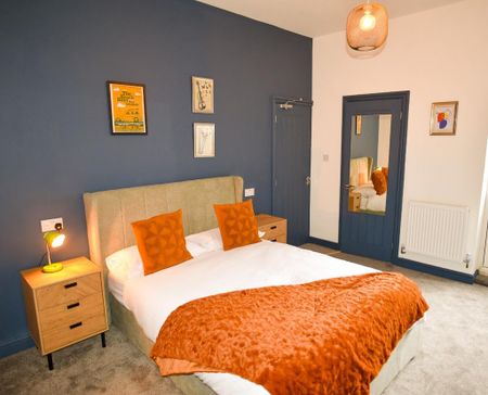 1 bedroom in a house share to rent - Photo 2