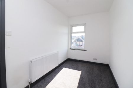 2 bedroom semi-detached house to rent - Photo 2