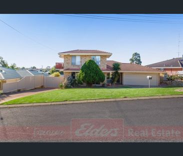 LARGE FAMILY HOME IN EATON - Photo 2