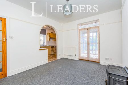 3 bedroom semi-detached house to rent - Photo 2