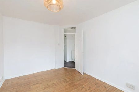 1 bedroom flat in London - Photo 5