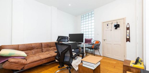 Lovely 1 Bed in the heart of Muswell Hill with an exclusive patio! - Photo 1