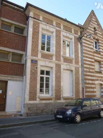 STUDIO A PROXIMITE DE LA CATHEDRALE ET DE LA GARE - Photo 4