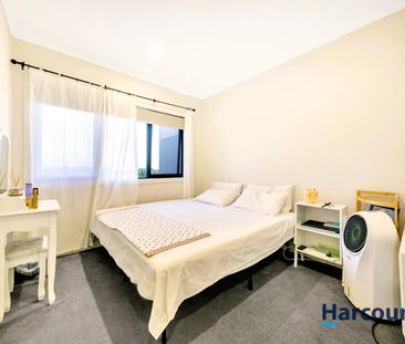 Central LOCATION, Ideal ORIENTATION - Townhouse - Photo 6