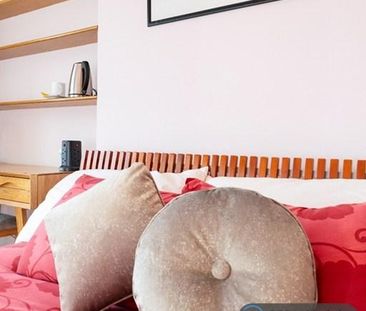 1 bedroom in a house share to rent - Photo 2