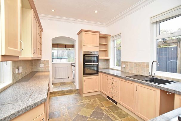 Belgrave Crescent, Harrogate - Photo 1