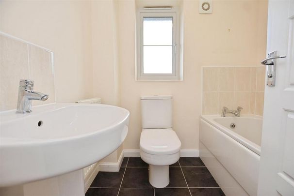 3 bedroom semi-detached house to rent - Photo 1