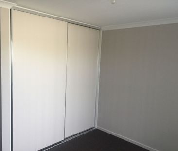 Modern Home with Shed &excl; - Photo 2