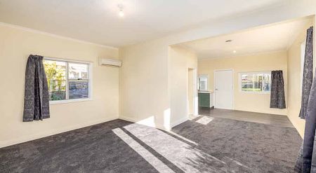Charming Cottage with Space to Spare! - Photo 2