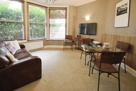 2 bedroom Flat To Let - Photo 2