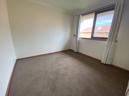 REFRESHED THREE BEDROOM TOWNHOUSE - Photo 3