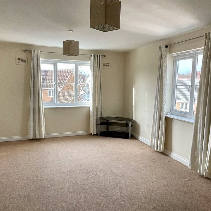 Manor Park Road, Cleckheaton, West Yorkshire, BD19 - Photo 1