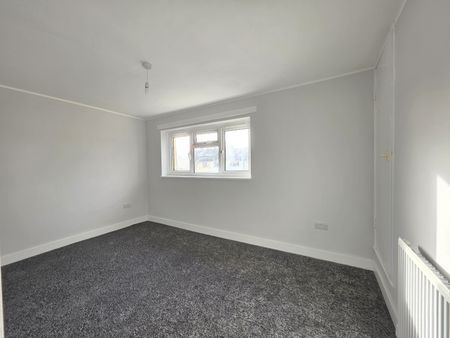 Three bed semi detached - Photo 4
