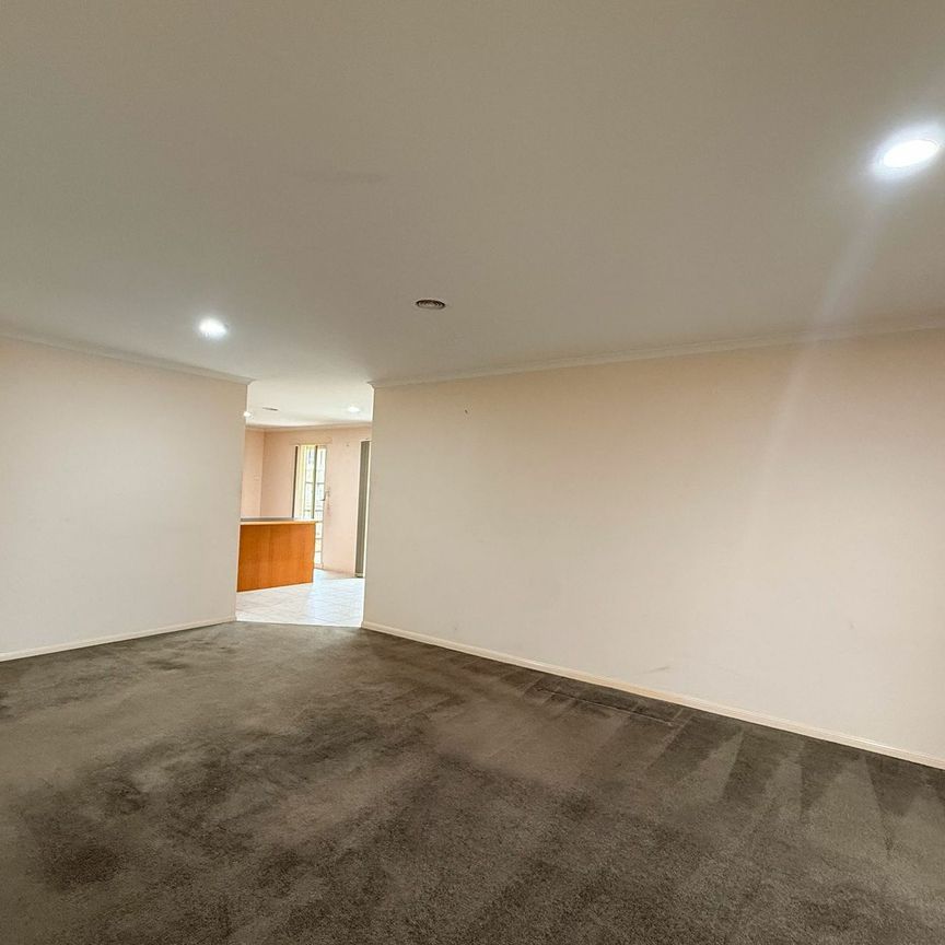 1 Nilufa Court, Hampton Park VIC - Photo 1