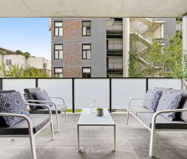 Stylish and Contemporary Two Bedroom Apartment with Parking - Photo 5