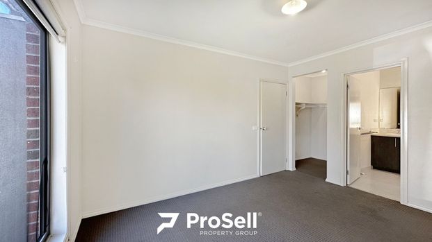 33 Edmund Street, Pakenham - Photo 1