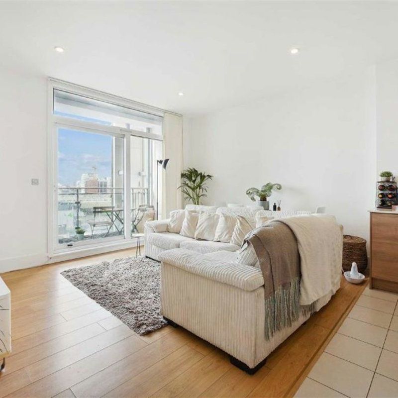 Cornell Square, South Lambeth, SW8 - Photo 1