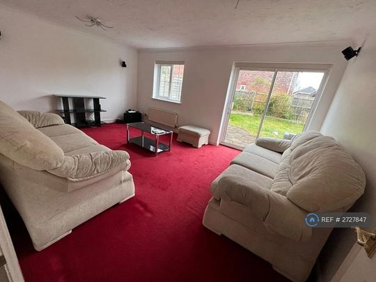 1 bedroom in a house share to rent - Photo 1