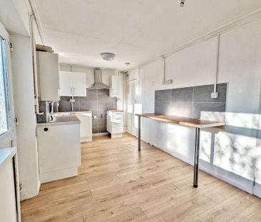 2 bedroom end of terrace house to rent - Photo 2