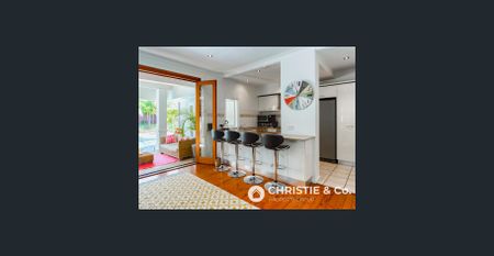 Available now - Spacious family home with stunning pool and outdoor entertaining area - Photo 2