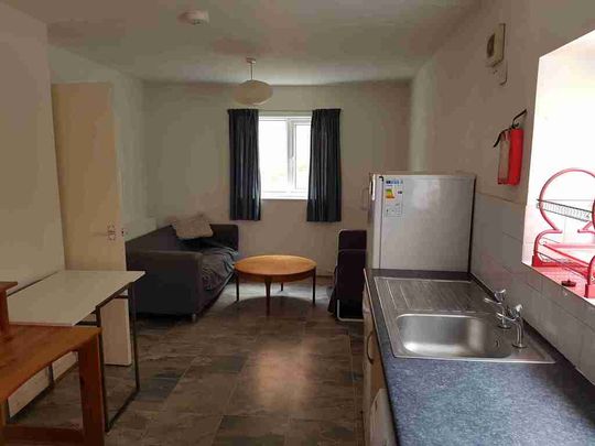 5 Bed Student Accommodation - Photo 1