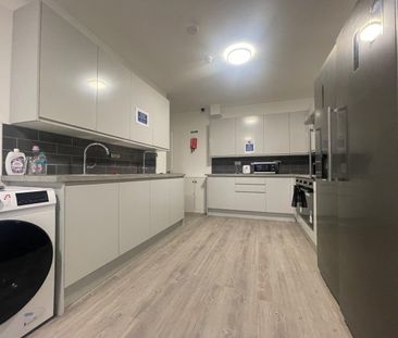 Room in a Shared House, Greyhound Hill, NW4 - Photo 1