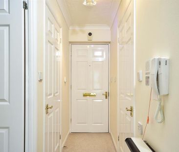 1 bedroom retirement property to rent - Photo 2