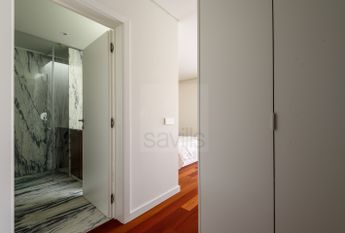 Moradia V5 em Senhora da Hora com jardim e piscina