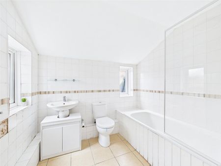 3 bedroom terraced house to rent - Photo 4