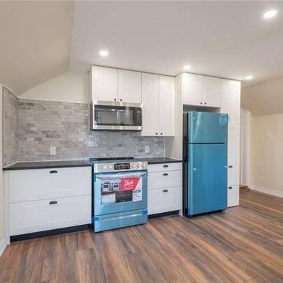 Vintage Meets Modern: Renovated 2 bed, 1 bath apartment - Photo 1