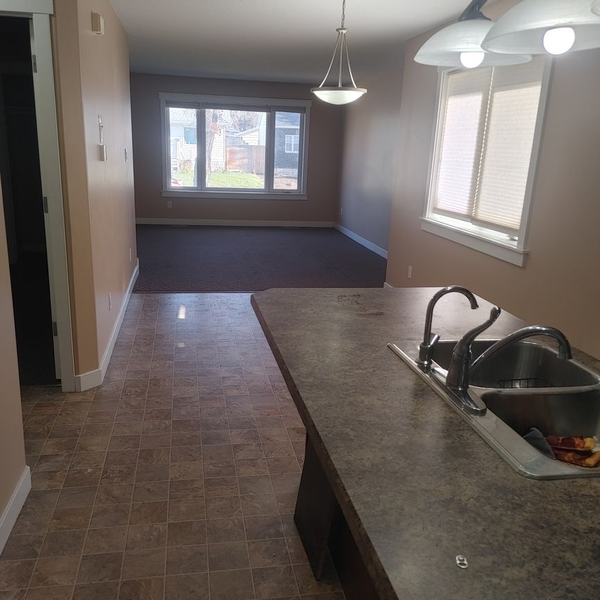 352 Smith St, Regina - Photo 1