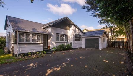 Central city family living - Photo 4