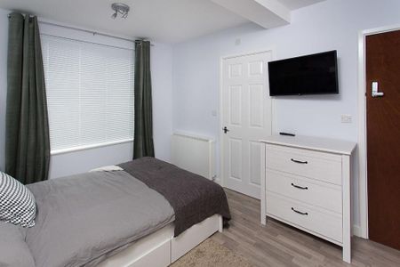 1 bedroom in a house share to rent - Photo 5