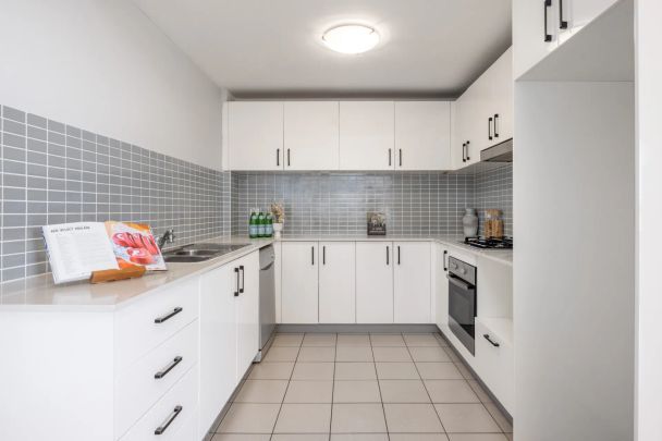 High level, tranquil rear of complex position with lush district views | 250m to Homebush Station - Photo 1