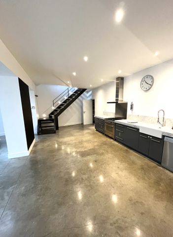 Location Appartement 7 pièces 214m² LYON 9ème - Photo 4