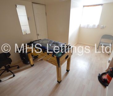 4 Bedroom End Terraced House for rent in Broomfield View - Photo 2