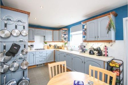 2 bedroom semi-detached house to rent - Photo 3