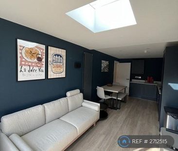 1 bedroom in a house share to rent - Photo 1