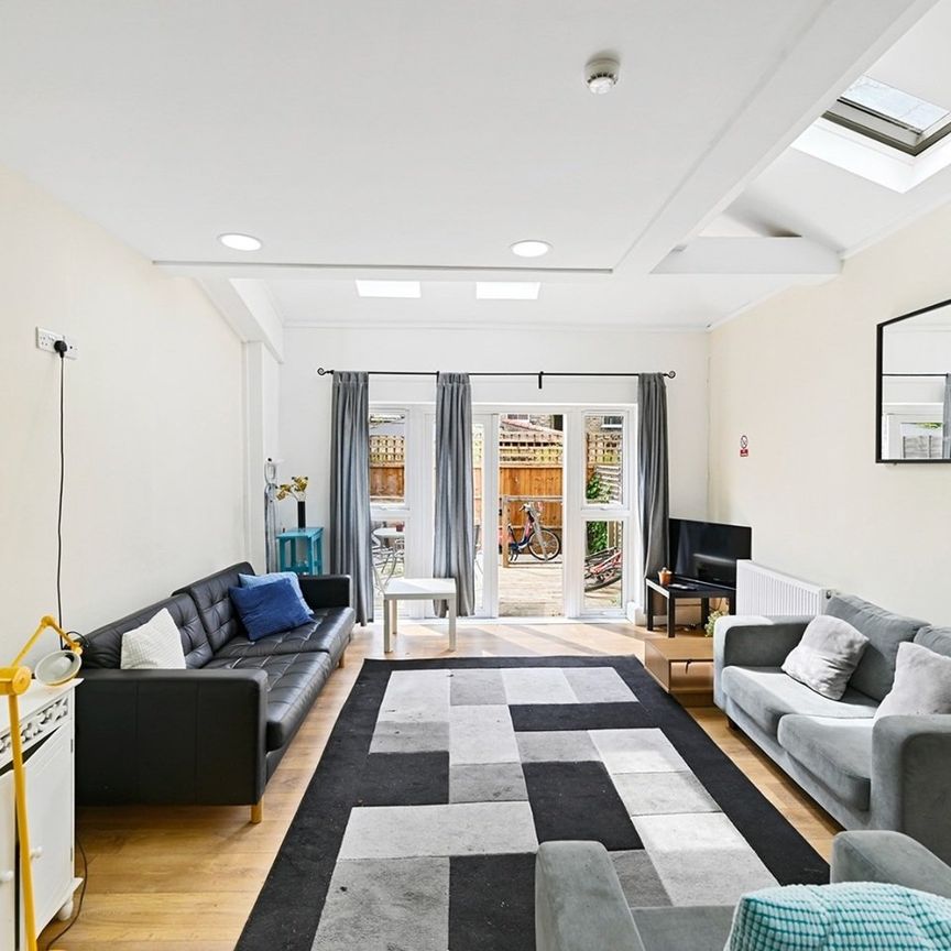 4 Bed Terraced House, Chingford Road, E17 - Photo 1