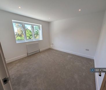 4 bedroom detached house to rent - Photo 6