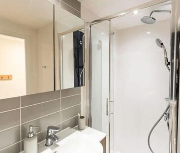 1 bedroom in a flat share to rent - Photo 3