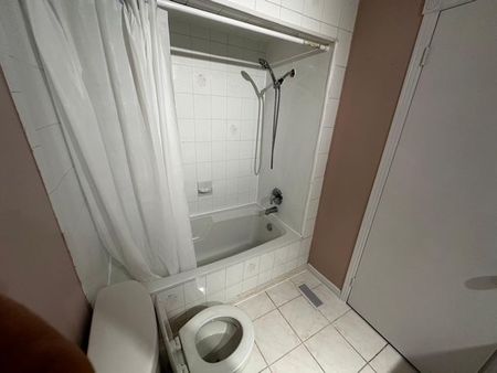 For Lease - 597 Upper Paradise Road, Hamilton, Ontario - Photo 4