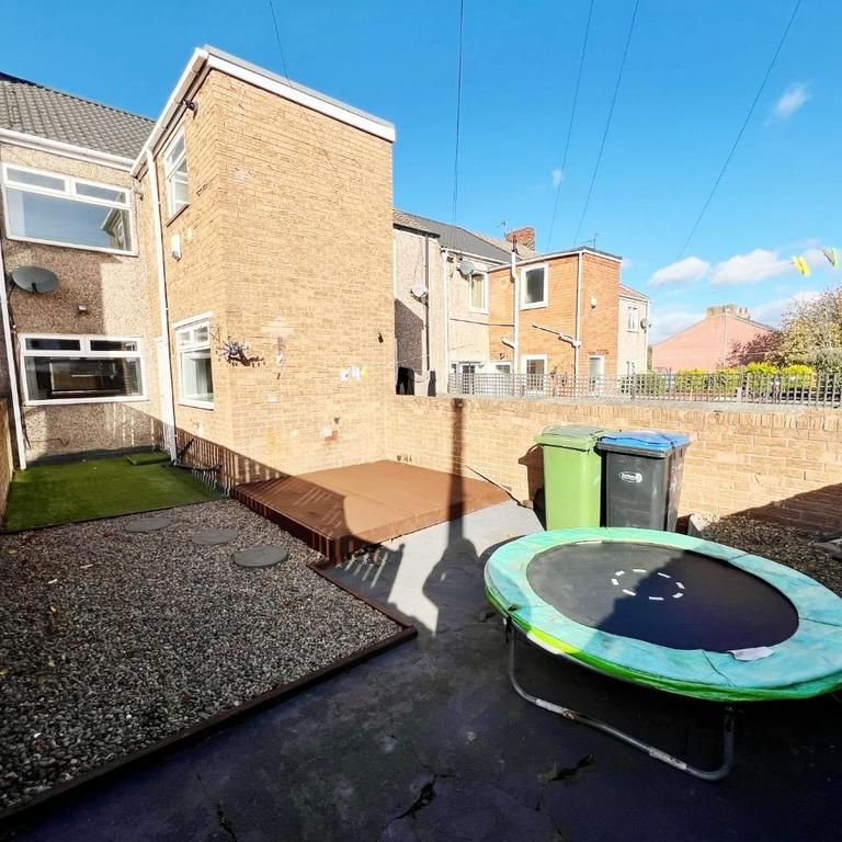 2 bedroom terraced house to rent - Photo 1