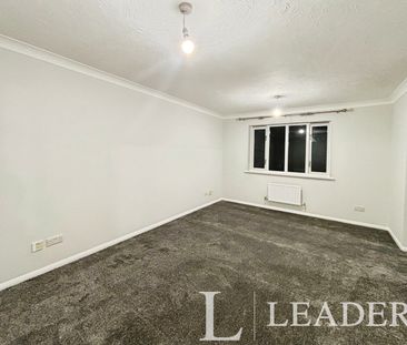 2 bedroom flat to rent The Briars, CM18 - Photo 1