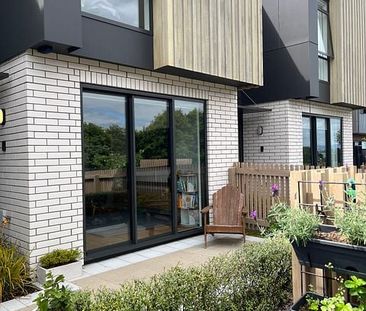 Low Maintenance Contemporary Townhouse - Photo 2