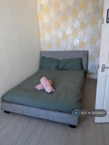 5 bedroom semi-detached house to rent - Photo 4