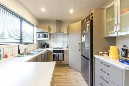 Well-Presented Three Bedroom Home - Photo 2